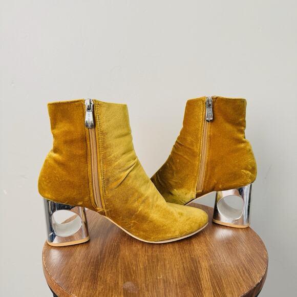 Women’s Brown Suede Leather heeled Bootie Womens Size 8 - Picture 6 of 11